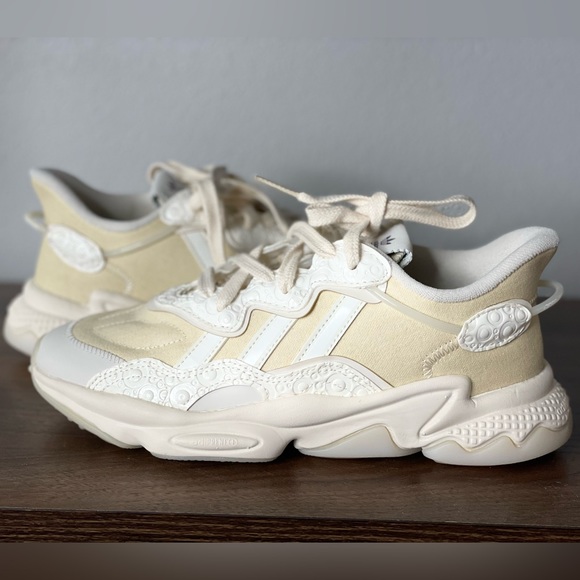 Size 6 - adidas Ozweego x Disney The Little Mermaid Collection - Ursula 2021 - Picture 2 of 6